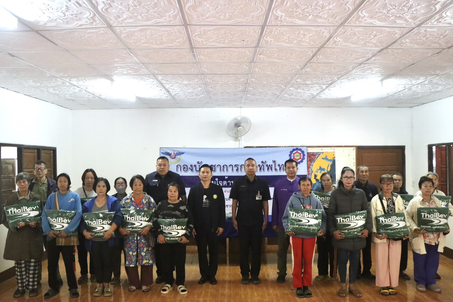 หน่วยพัฒนาการเคลื่อนที่ 36 มอบผ้าห่มกันหนาว 200 ผืน ให้ประชาชนผู้ประสบภัยหนาว ที่ อำเภอสบเมย จังหวัดแม่ฮ่องสอน