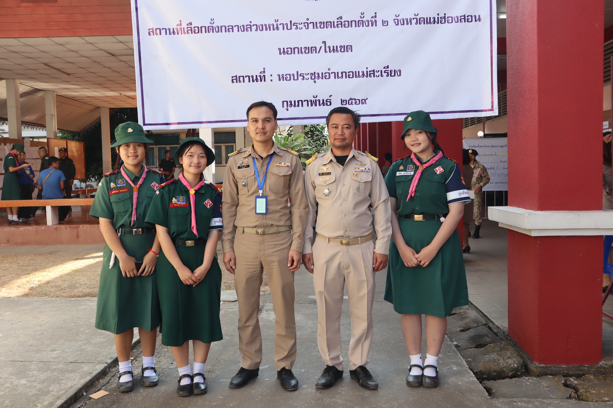 อำเภอแม่สะเรียง เลือกตั้งล่วงหน้า สส. แม่ฮ่องสอน เขต 2 ช่วงเช้า ประชาชนทยอยมาใช้สิทธิ์ต่อเนื่อง ไร้ปัญหา