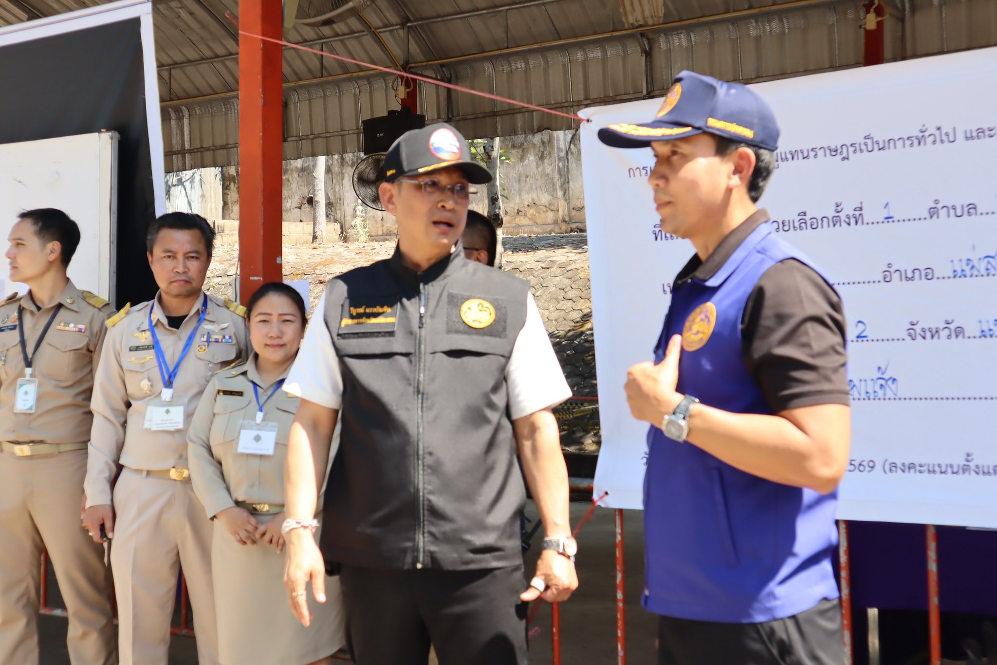 ผวจ.แม่ฮ่องสอน ลงพื้นที่ติดตามการเลือกตั้ง สส. และการออกเสียงประชามติ ในพื้นที่แม่ฮ่องสอนเขต 2  เชิญชวนประชาชนออกมาใช้สิทธิ์       