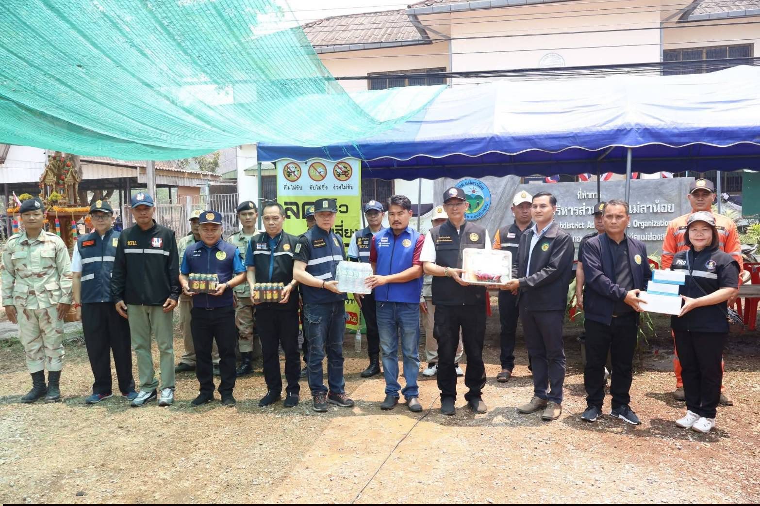 ผู้ว่าฯ แม่ฮ่องสอน สรงน้ำ "หลวงพ่อเพชร" เสริมสิริมงคลสงกรานต์ พร้อมตรวจเยี่ยมจุดบริการประชาชน พื้นที่แม่ลาน้อย