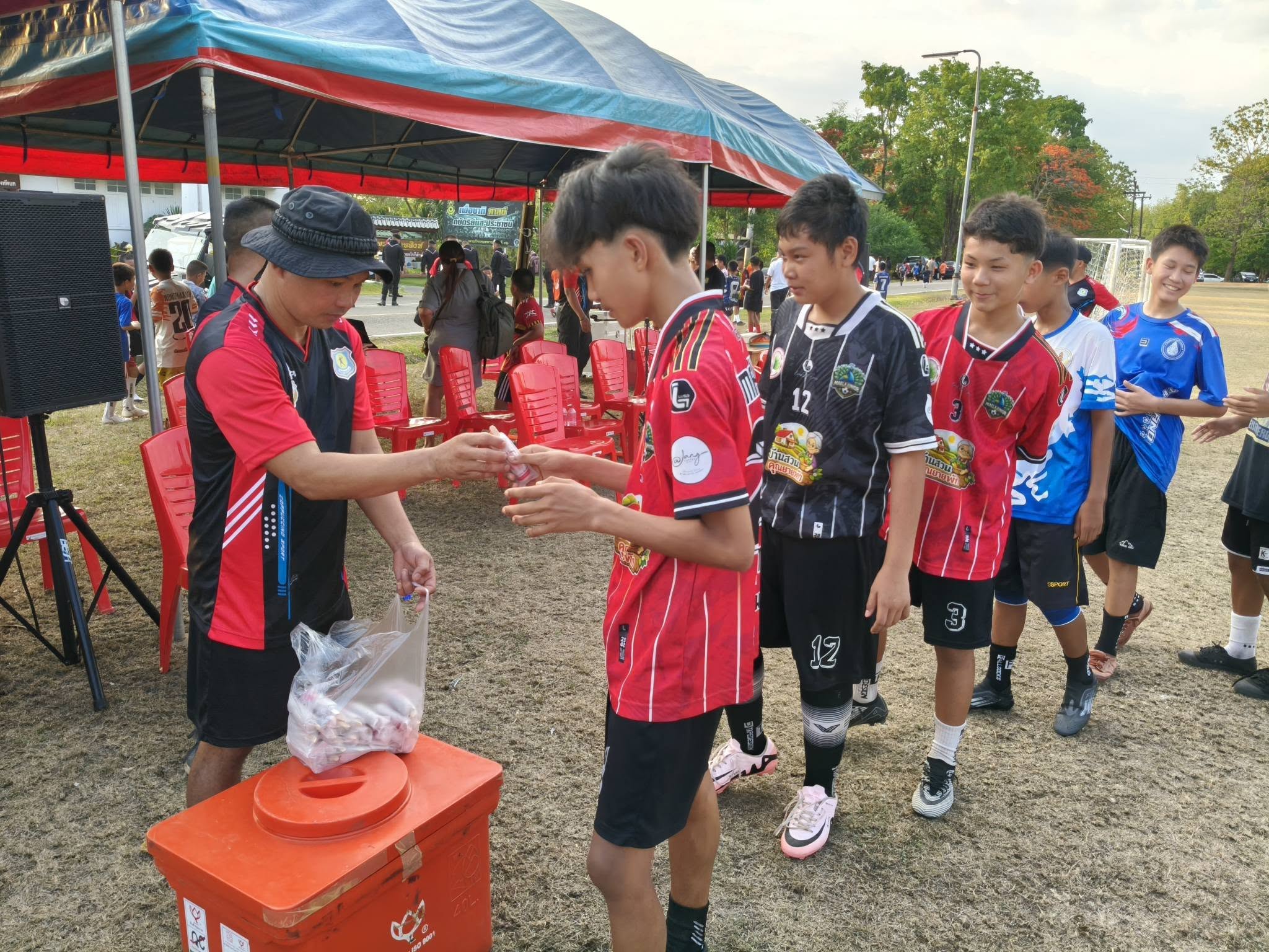 เริ่มแล้ว &ldquo;เทพสิงห์ ฟุตบอล อะคาเดมี 69&rdquo; ทพ.36 เปิดค่ายเทพสิงห์ รับเยาวชน 7-14 ปี ฝึกบอลฟรี 90 คนแรกคึกคัก