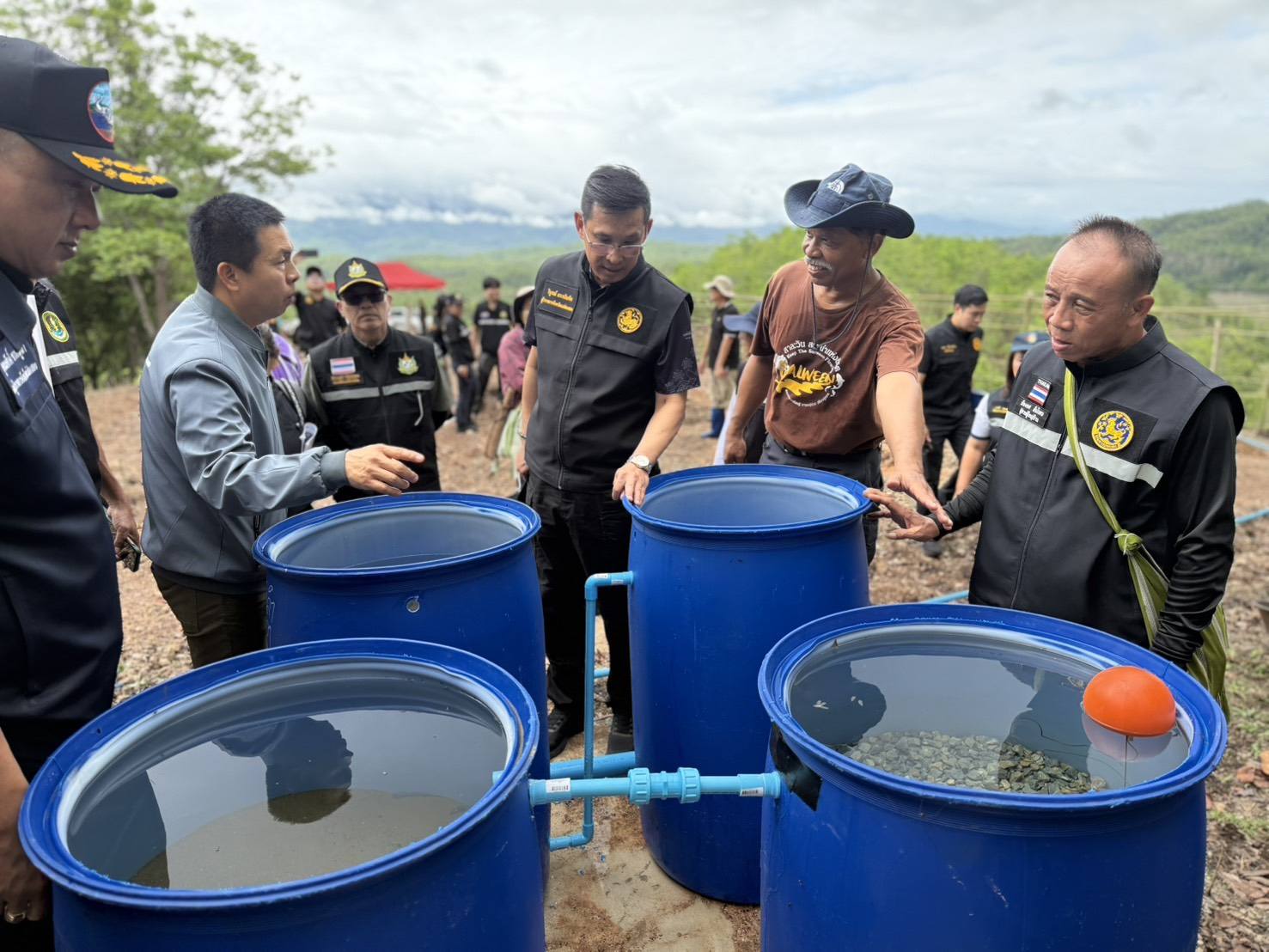 ผู้ว่าฯ แม่ฮ่องสอน "วิบูรณ์ แววบัณฑิต" และคณะ ลงพื้นที่แม่สะเรียง ติดตามโครงการวิจัยแก้ปัญหาไฟป่า&ndash;พัฒนาเกษตรยั่งยืน