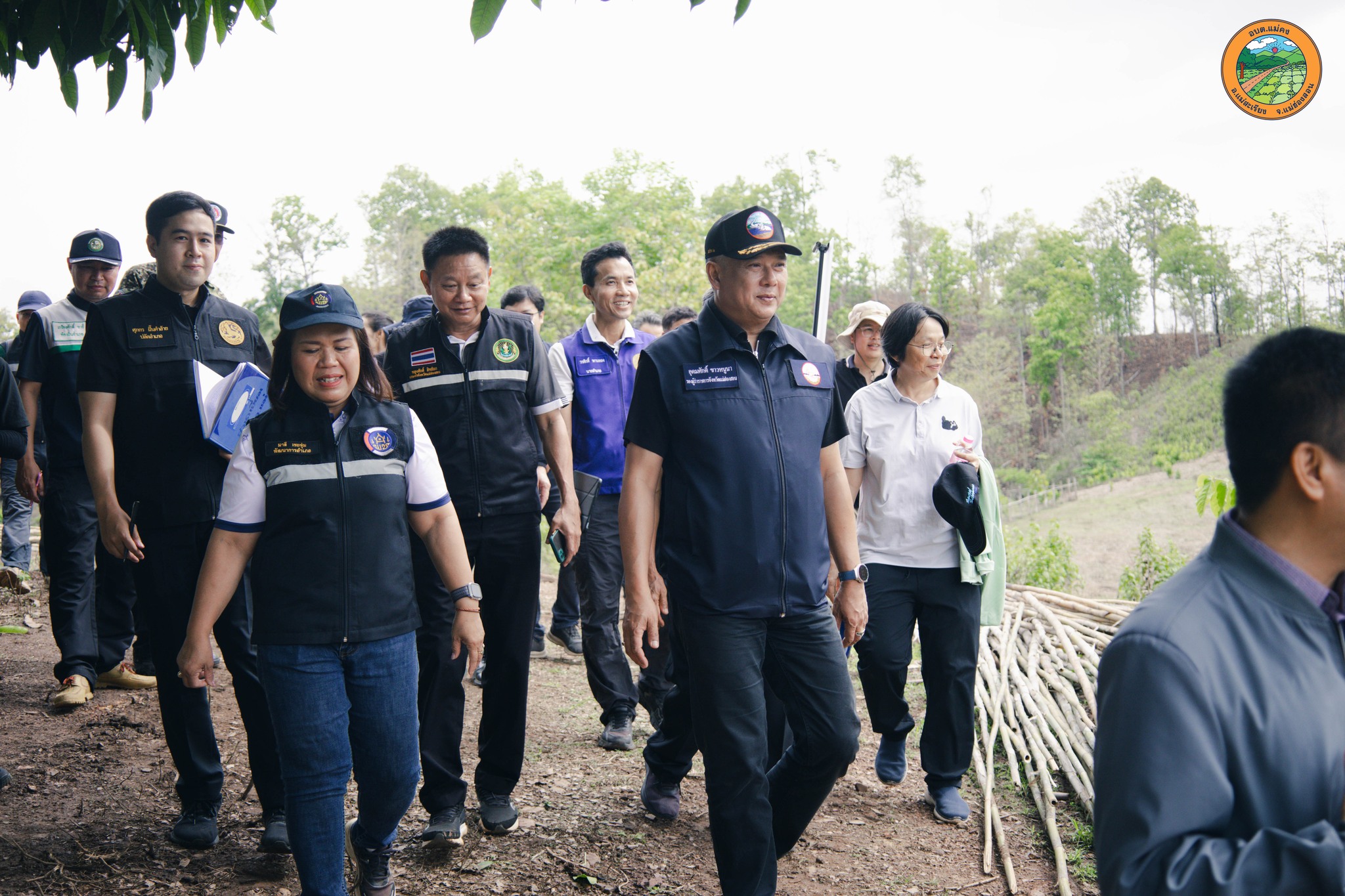 อบต.แม่คง นำคณะผู้ว่าฯ ลงพื้นที่ติดตามโครงการวิจัยฯ เพื่อพัฒนาคุณภาพชีวิตและจัดการไฟป่าอย่างยั่งยืน