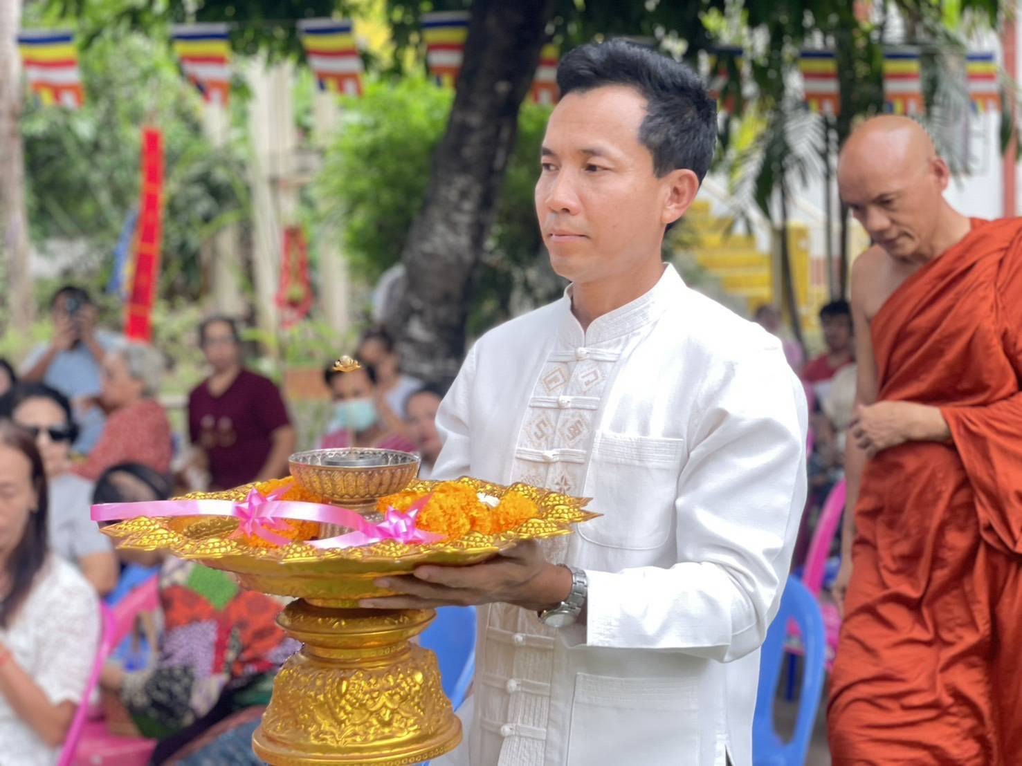 พลังศรัทธาชาวพุทธแม่สะเรียง จัดพิธีสรงน้ำพระธาตุเนื่องในวันวิสาขบูชา ณ วัดมันตะเล