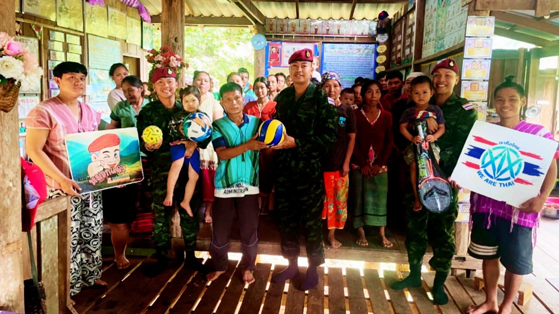 หมวกแดงแม่สะเรียง ลุยพื้นที่ ศศช.บ้านแม่ปอ จัดกิจกรรม "ตามรอยพ่อหลวง" น้อมนำเศรษฐกิจพอเพียงสู่ชุมชน 