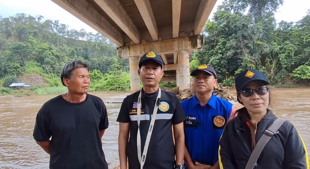 นายก อบต. บ้านกาศ ระดมกำลังทุกภาคส่วน ปรับแผนใช้เรือ 3 ลำ ลุยค้นหาผู้สูญหายแม่น้ำยวมเข้าสู่วันที่ 3