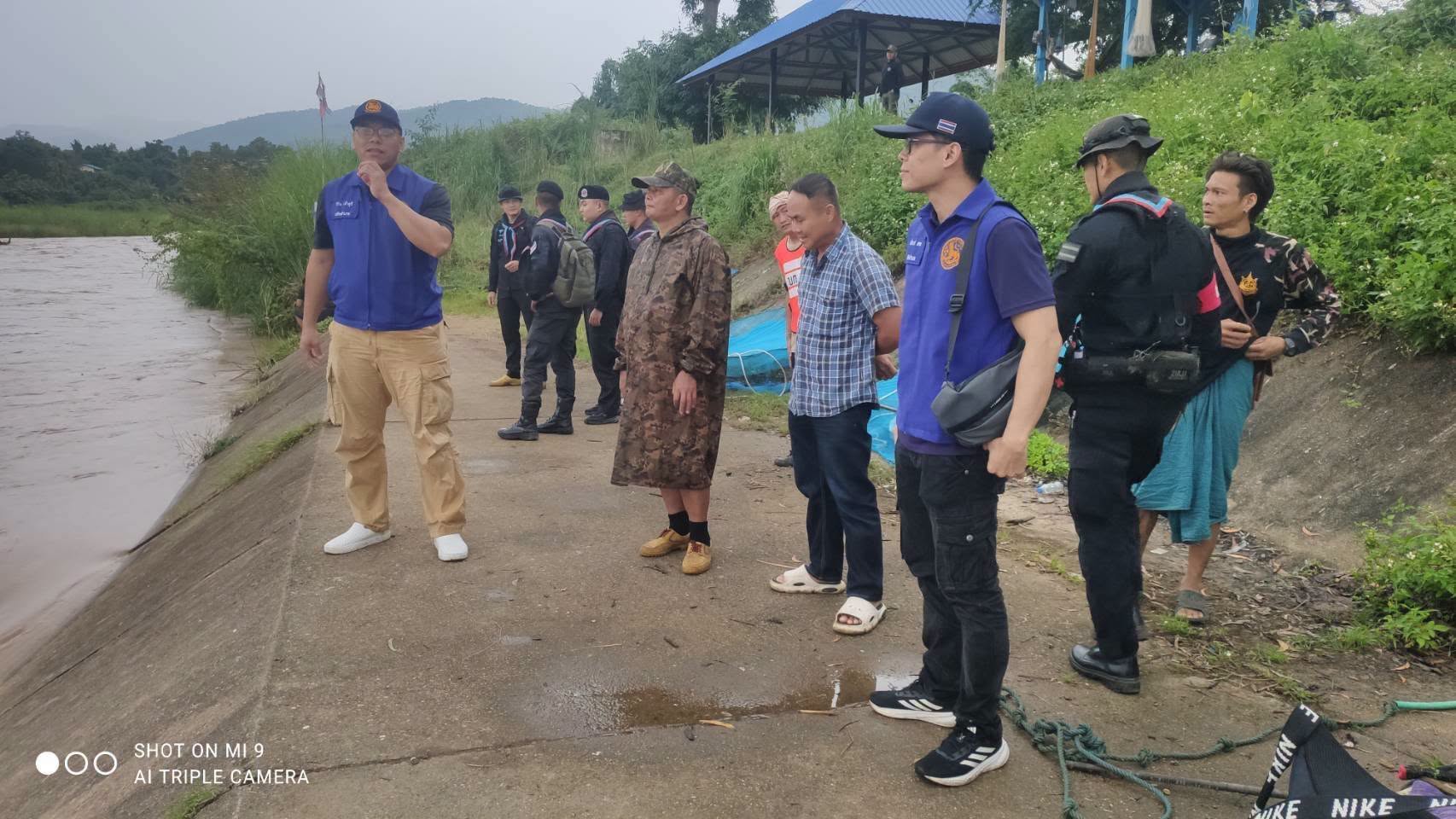 ด่วน! ระดมกำลังเร่งค้นหาชายวัย 34 ปี พลัดตกแม่น้ำยวม ขณะลงเก็บท่อนไม้