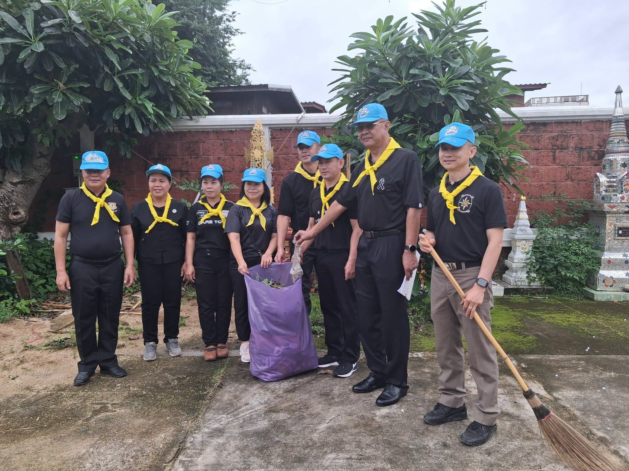 อำเภอแม่สะเรียง จัดกิจกรรม "รวมพลังสร้างสัปปายะสู่วัดด้วยวิถี 5ส" เฉลิมพระเกียรติพระบาทสมเด็จพระเจ้าอยู่หัว 