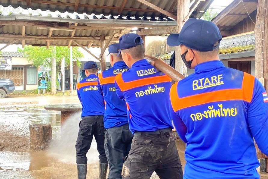 นพค.36 ร่วมฟื้นฟูบ้านเรือนประชาชน น้ำป่าไหลหลากที่ อ.สบเมย