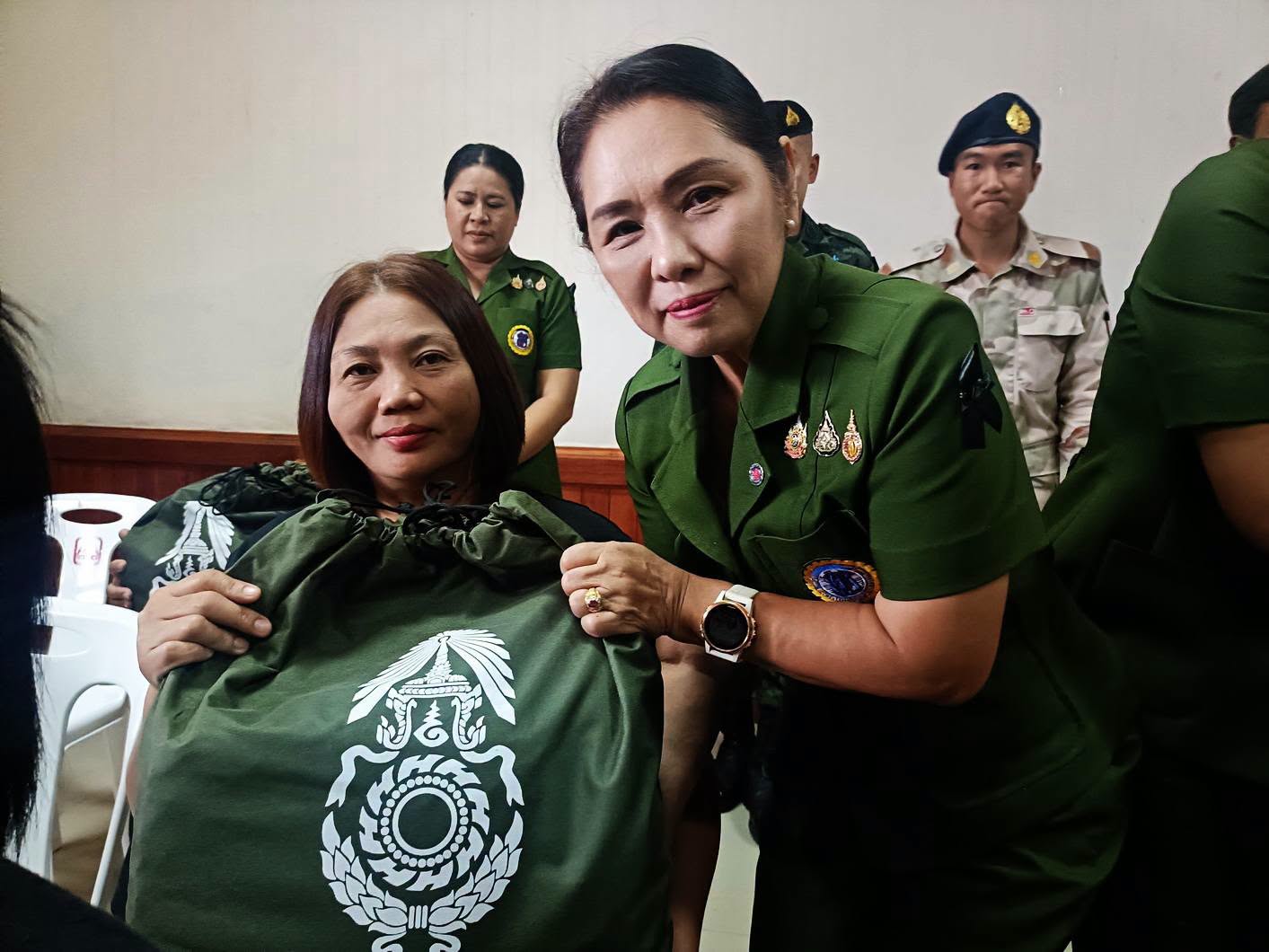 สมาคมแม่บ้านทหารบก สาขา ทภ.3 ลงพื้นที่แม่สะเรียง&ndash;แม่ลาน้อย มอบสิ่งของช่วยผู้ประสบอุทกภัยและกลุ่มเปราะบาง
