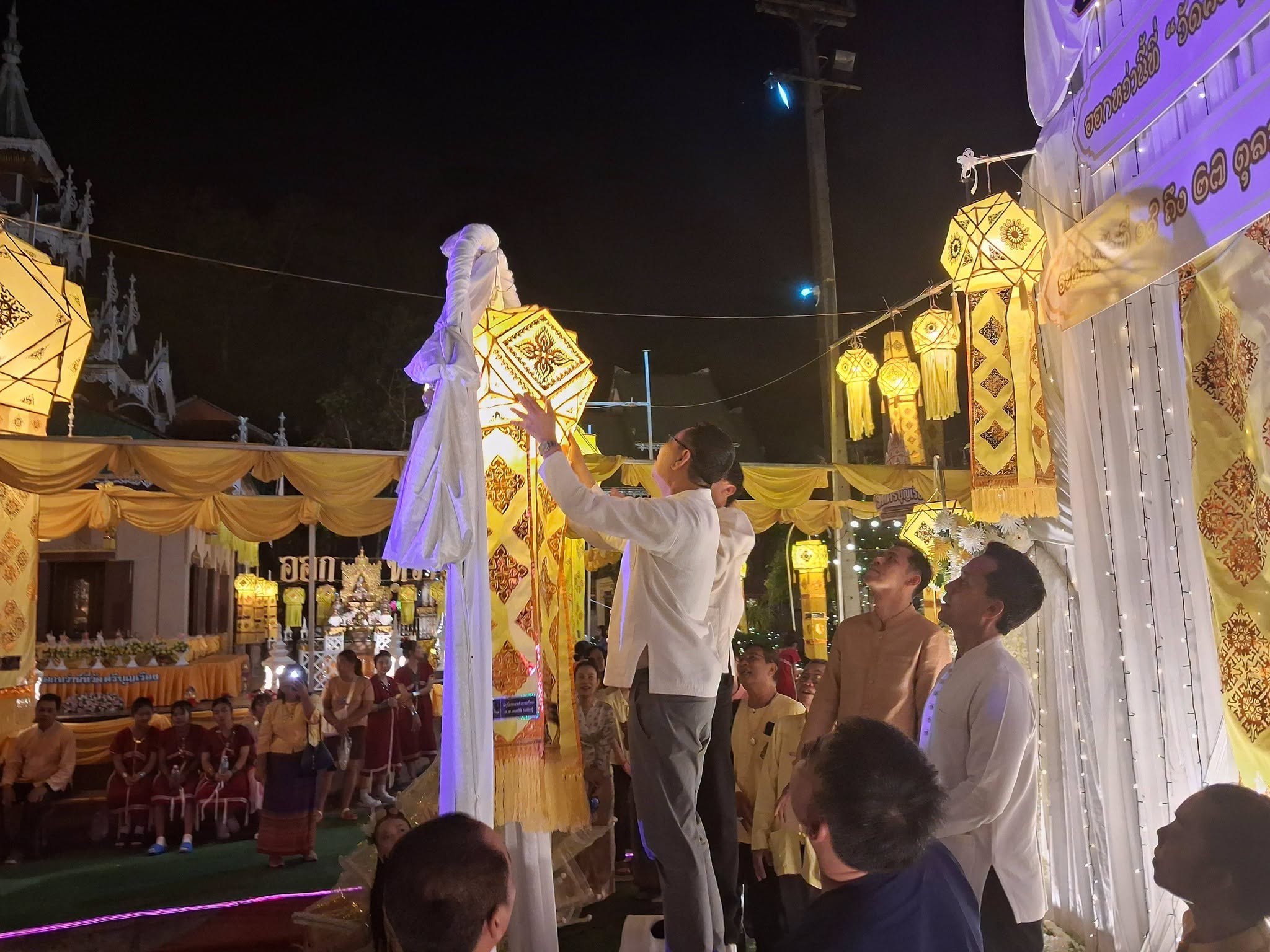 อ.แม่สะเรียง เปิดงาน &ldquo;ออกหว่านี้ที่วัดศรีบุญเรือง&rdquo; ประจำปี 2569 ร่วมจุดโคมไฟสว่างไสวต้อนรับเทศกาลออกพรรษา  