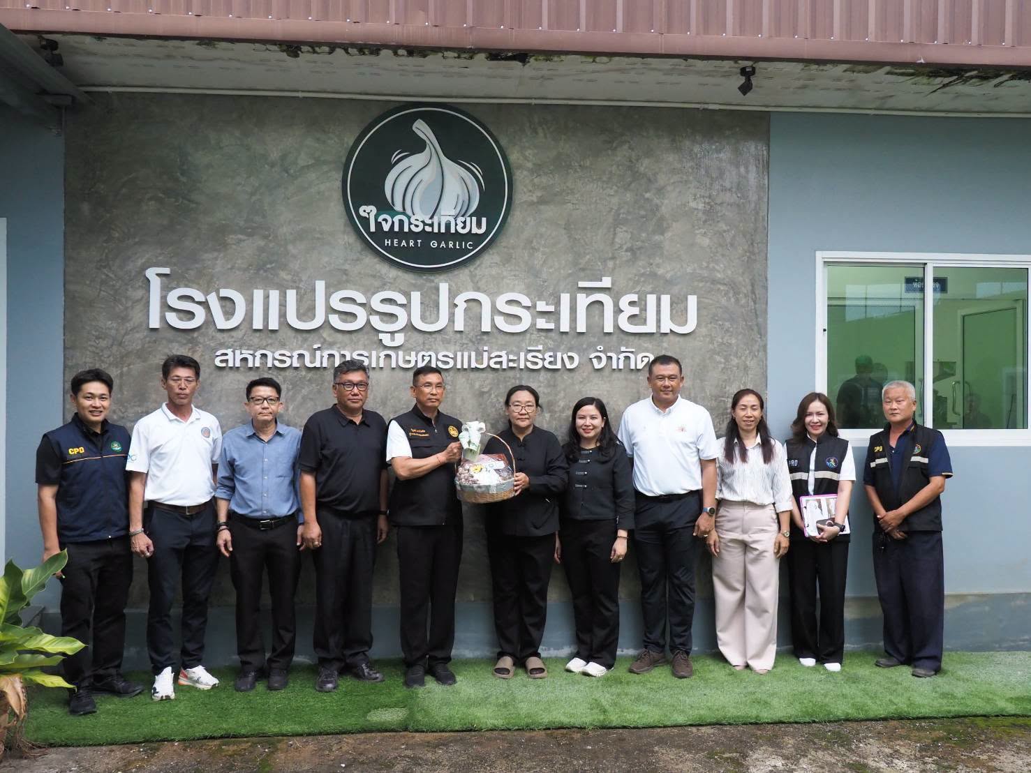 ผู้ว่าฯ แม่ฮ่องสอน ลงพื้นที่ติดตามโรงงานแปรรูปกระเทียม สหกรณ์การเกษตรแม่สะเรียง ยกระดับรายได้เกษตรกร